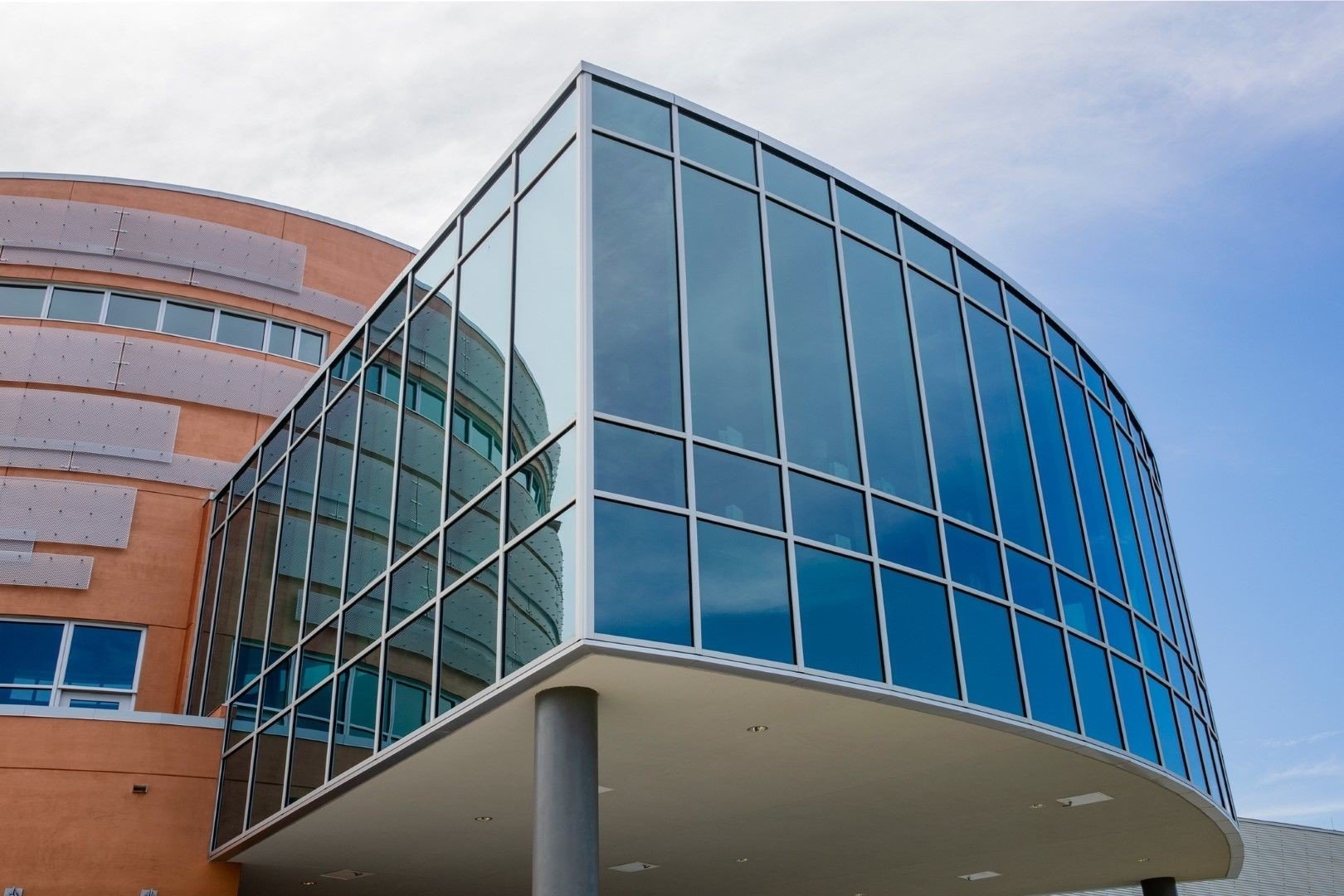 Kawneer_curtain_wall_2