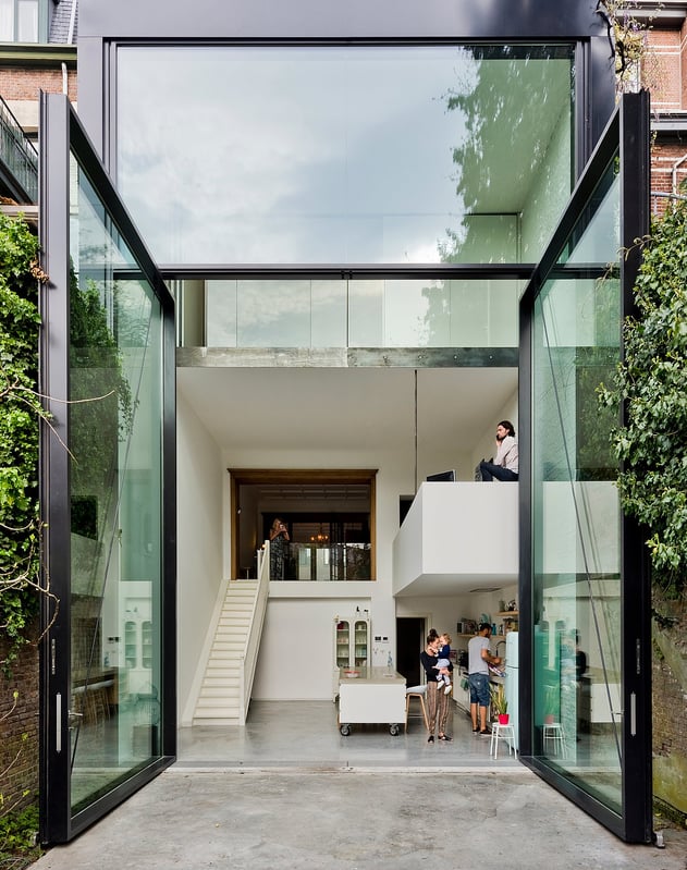 Ventanas modernas de grandes dimensiones con perfil de acero Jansen VISS
