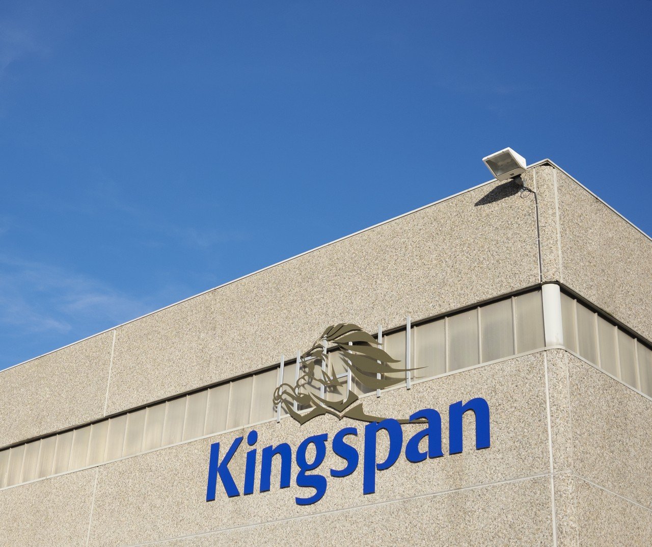 conoce las caracteristicas del panel sandwich Kingspan